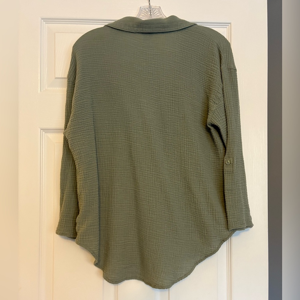 Lightweight Button Up S - Picture 2 of 6